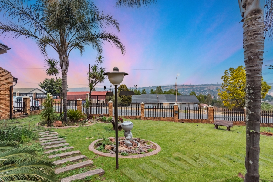 4 Bedroom Property for Sale in Wilro Park Gauteng