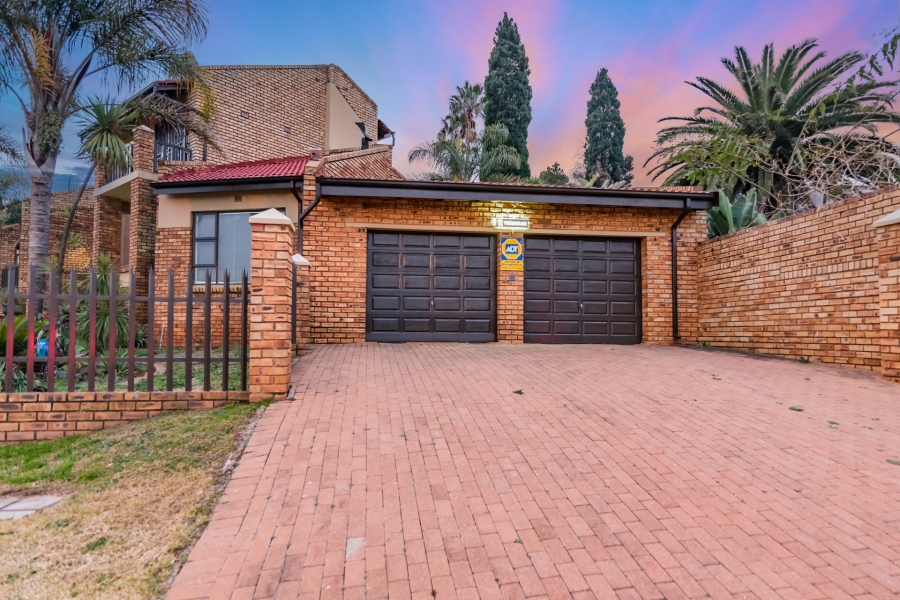 4 Bedroom Property for Sale in Wilro Park Gauteng
