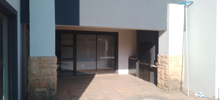 5 Bedroom Property for Sale in Helderwyk Gauteng