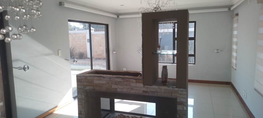 5 Bedroom Property for Sale in Helderwyk Gauteng