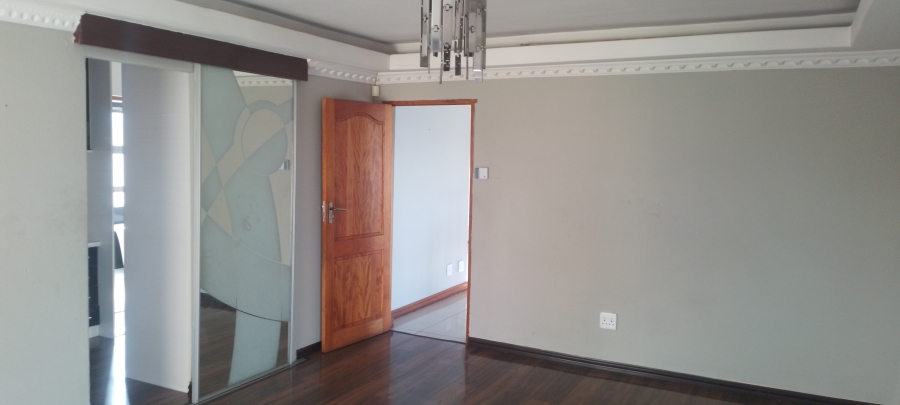 5 Bedroom Property for Sale in Helderwyk Gauteng