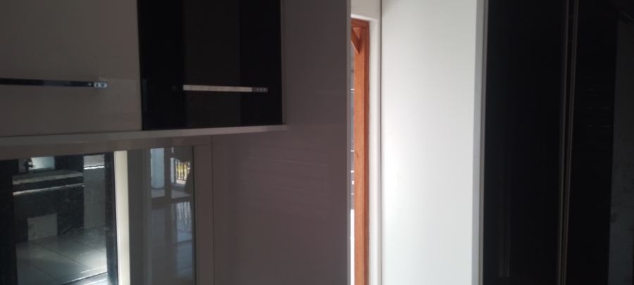 5 Bedroom Property for Sale in Helderwyk Gauteng