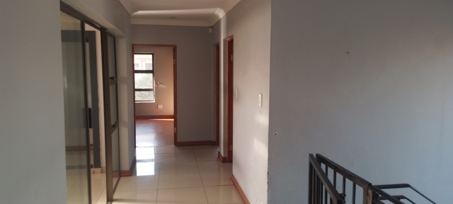 5 Bedroom Property for Sale in Helderwyk Gauteng