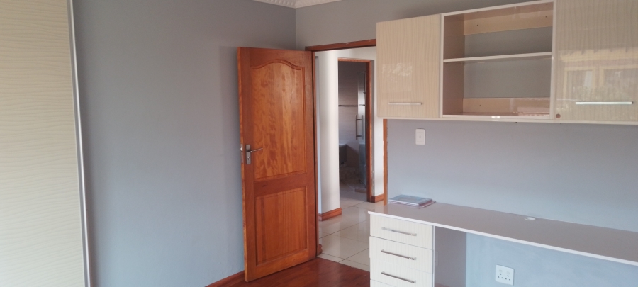 5 Bedroom Property for Sale in Helderwyk Gauteng