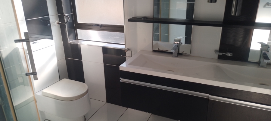 5 Bedroom Property for Sale in Helderwyk Gauteng