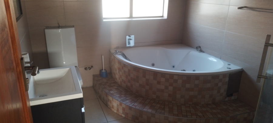 5 Bedroom Property for Sale in Helderwyk Gauteng