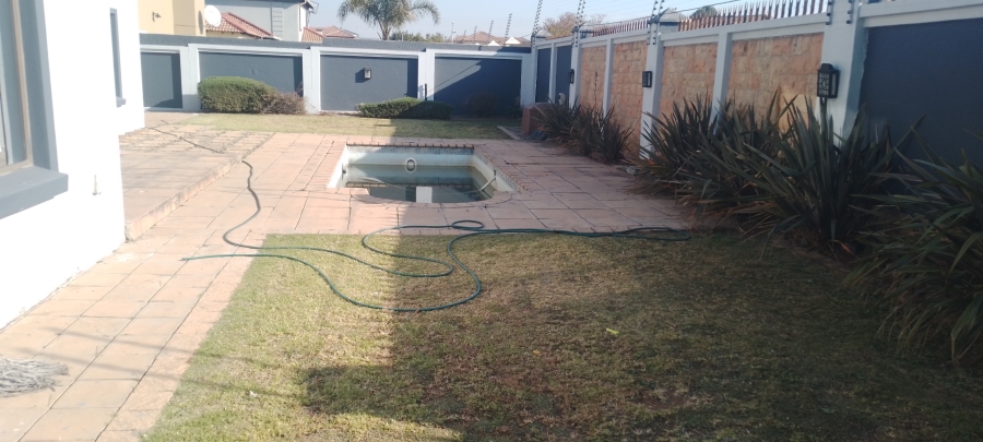 5 Bedroom Property for Sale in Helderwyk Gauteng