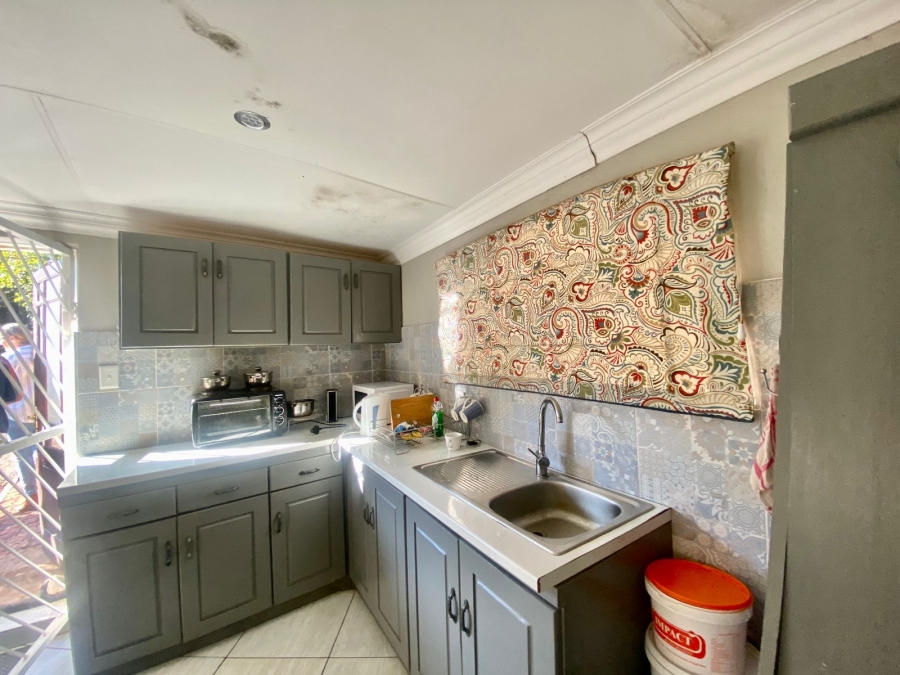 5 Bedroom Property for Sale in Roodekrans Gauteng