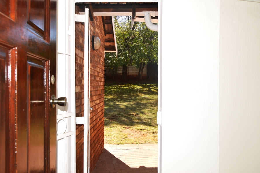 To Let 3 Bedroom Property for Rent in Roodekrans Gauteng