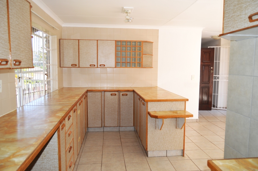 To Let 3 Bedroom Property for Rent in Roodekrans Gauteng