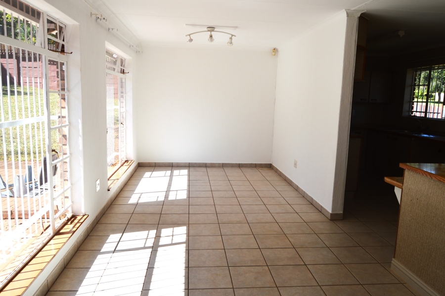To Let 3 Bedroom Property for Rent in Roodekrans Gauteng