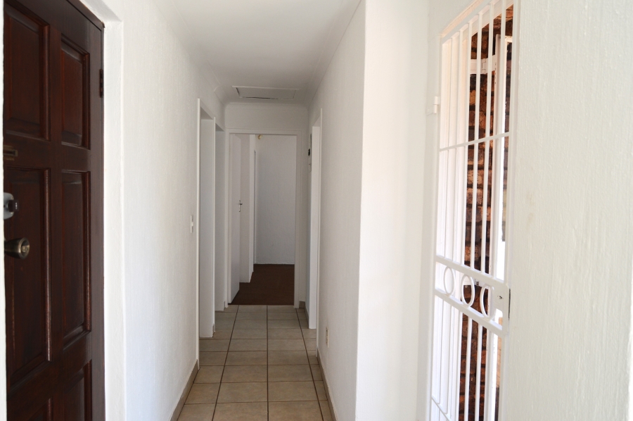 To Let 3 Bedroom Property for Rent in Roodekrans Gauteng