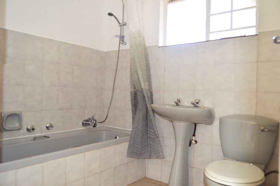 To Let 3 Bedroom Property for Rent in Roodekrans Gauteng