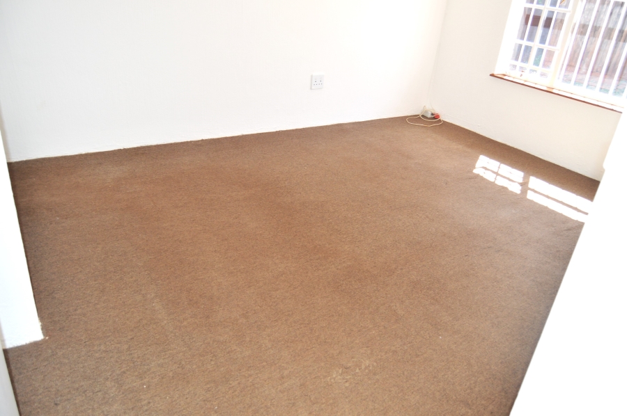 To Let 3 Bedroom Property for Rent in Roodekrans Gauteng