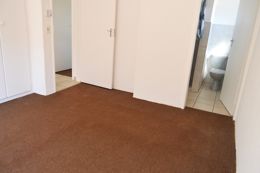 To Let 3 Bedroom Property for Rent in Roodekrans Gauteng