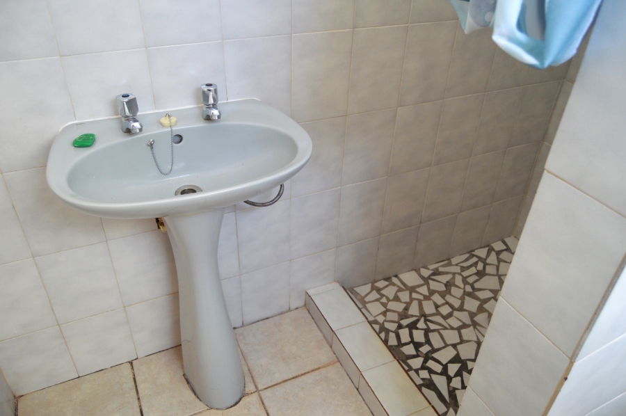To Let 3 Bedroom Property for Rent in Roodekrans Gauteng