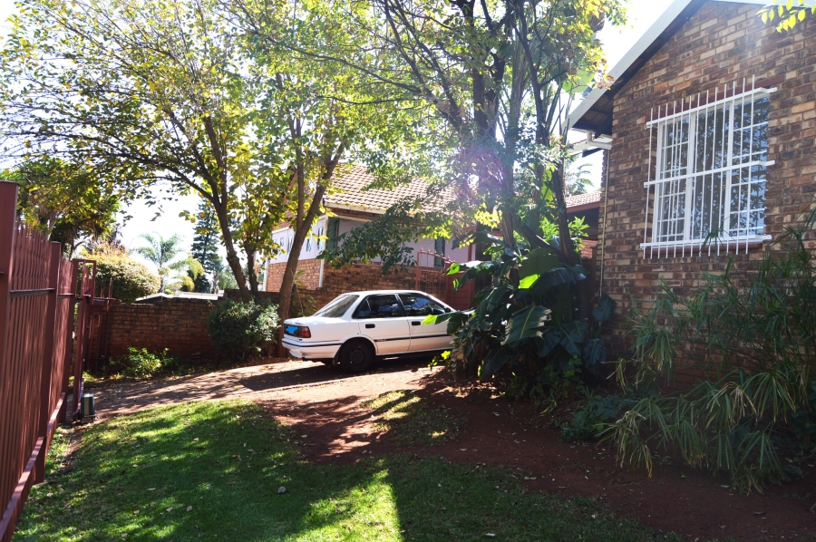 To Let 3 Bedroom Property for Rent in Roodekrans Gauteng