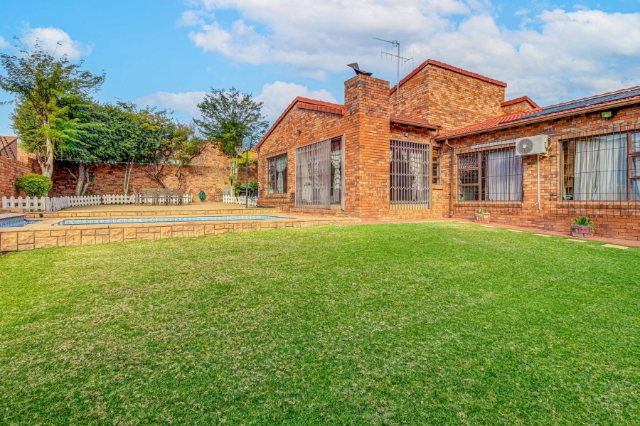 4 Bedroom Property for Sale in North Riding Gauteng