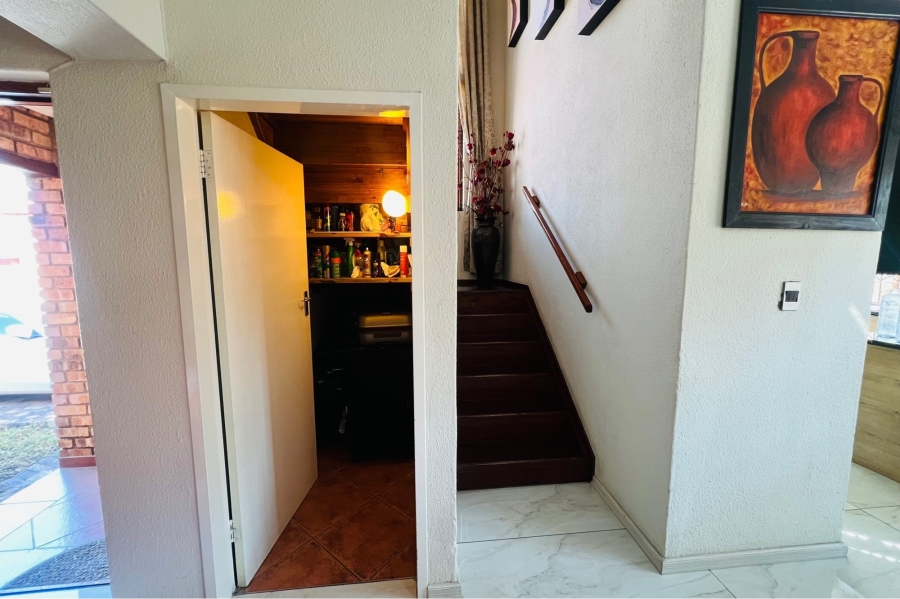 To Let 3 Bedroom Property for Rent in Kyalami Gauteng