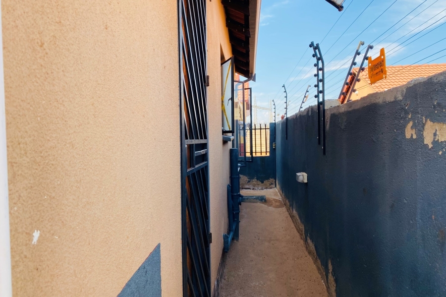 2 Bedroom Property for Sale in Soshanguve VV Gauteng