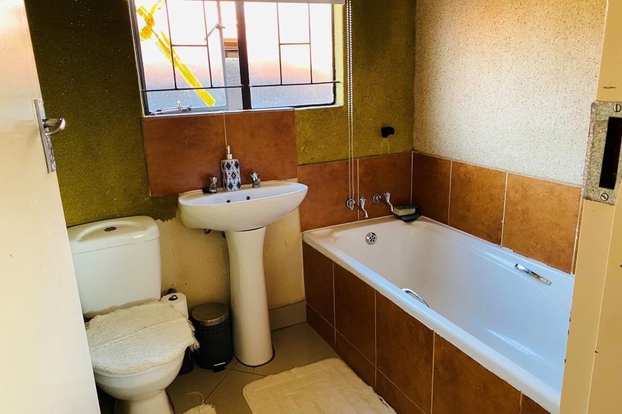 2 Bedroom Property for Sale in Soshanguve VV Gauteng