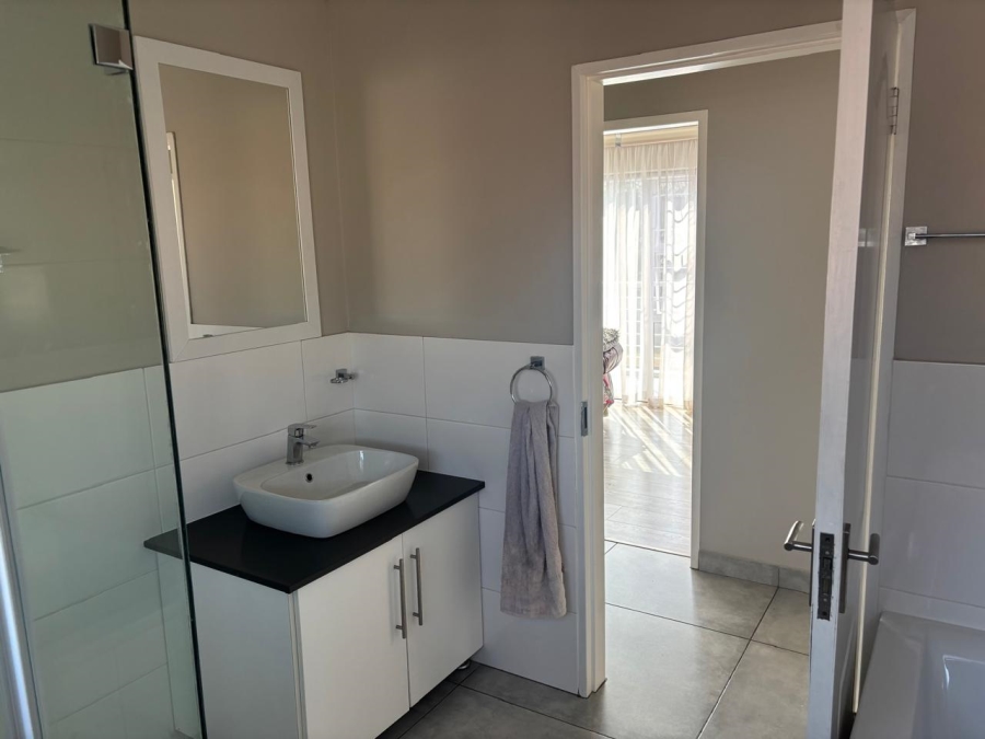 3 Bedroom Property for Sale in Edenvale Central Gauteng