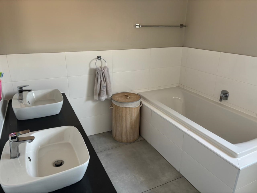 3 Bedroom Property for Sale in Edenvale Central Gauteng