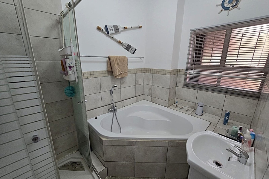 4 Bedroom Property for Sale in Magalieskruin Gauteng