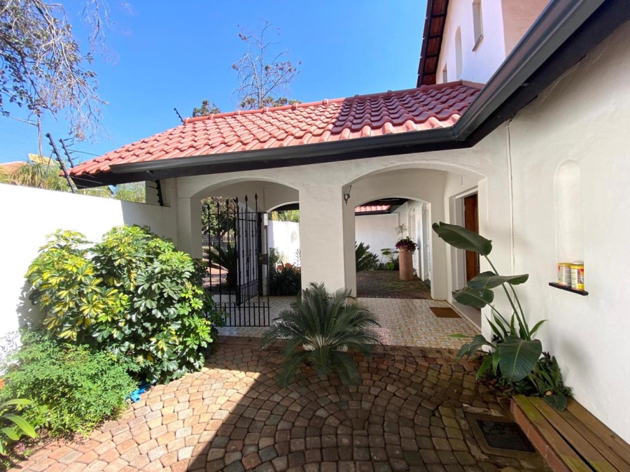 To Let 4 Bedroom Property for Rent in Waterkloof Ridge Gauteng