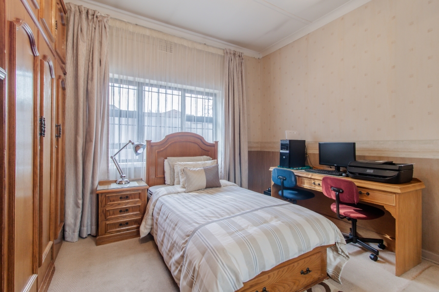4 Bedroom Property for Sale in Cyrildene Gauteng