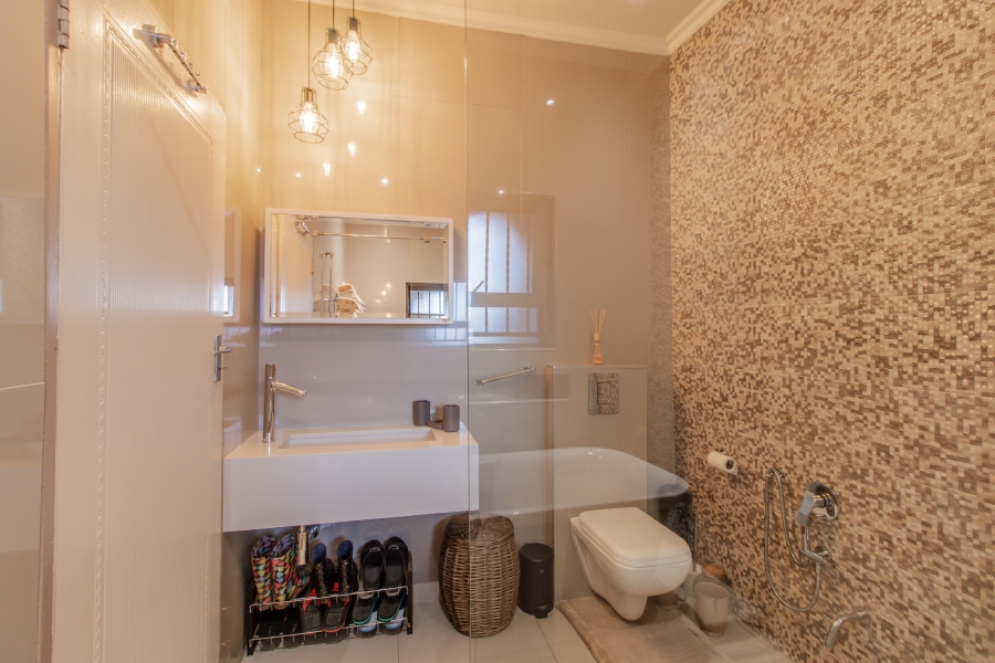4 Bedroom Property for Sale in Cyrildene Gauteng