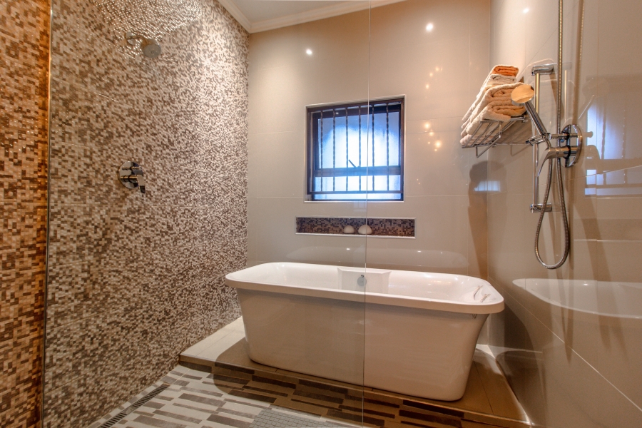4 Bedroom Property for Sale in Cyrildene Gauteng