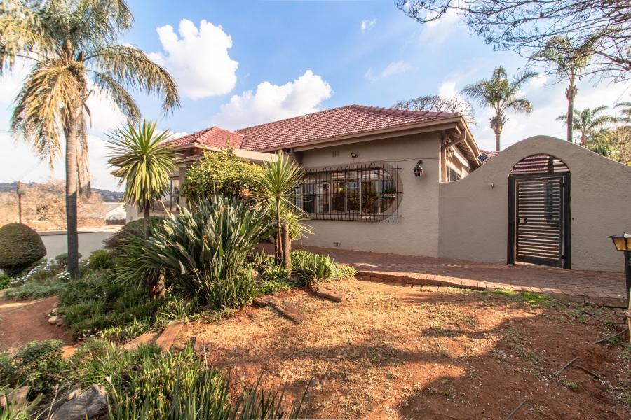 4 Bedroom Property for Sale in Cyrildene Gauteng