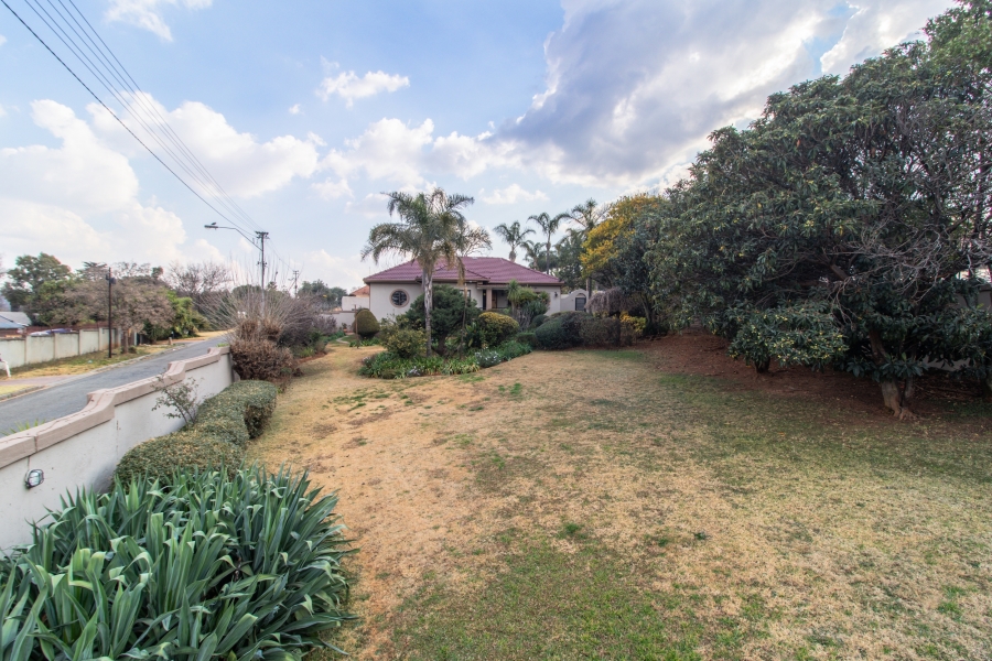 4 Bedroom Property for Sale in Cyrildene Gauteng