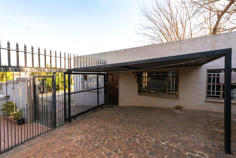 4 Bedroom Property for Sale in Cyrildene Gauteng