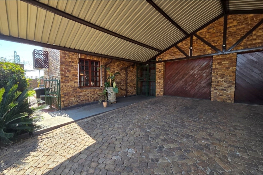 3 Bedroom Property for Sale in Clubview Gauteng
