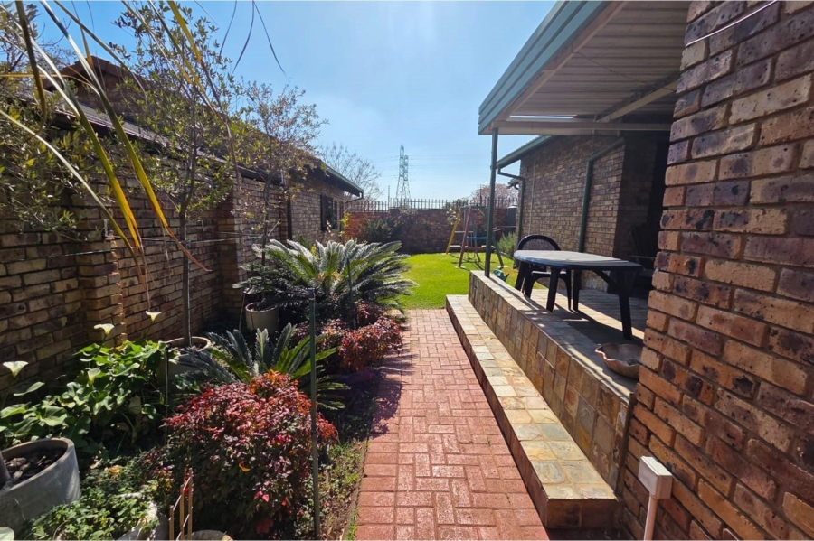 3 Bedroom Property for Sale in Clubview Gauteng