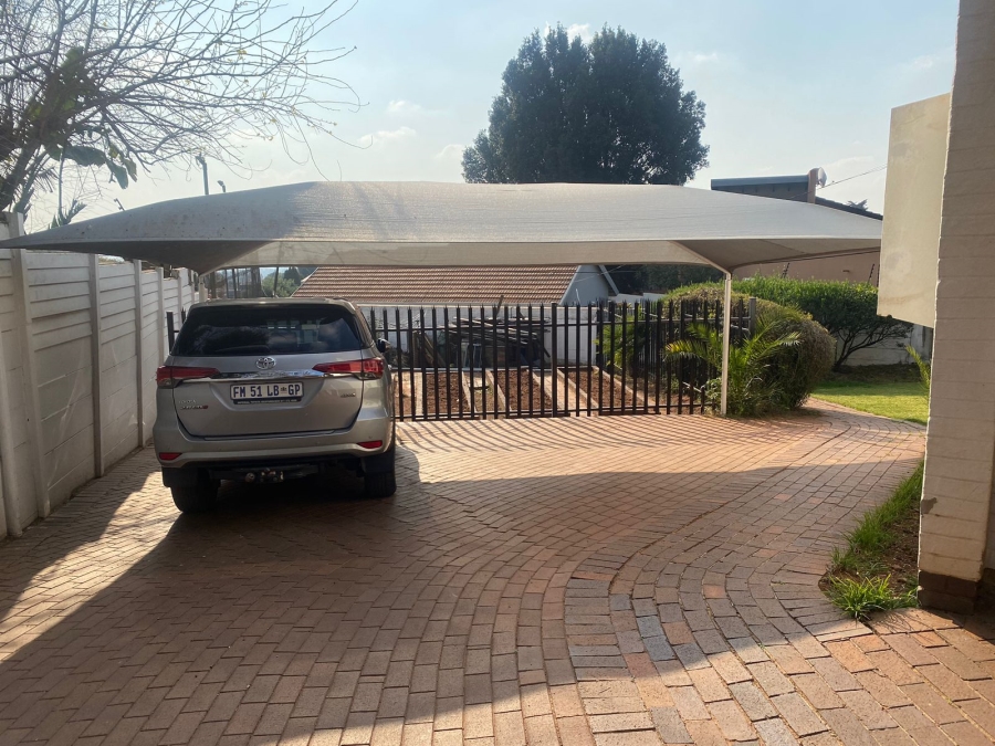 To Let 2 Bedroom Property for Rent in Bedfordview Gauteng