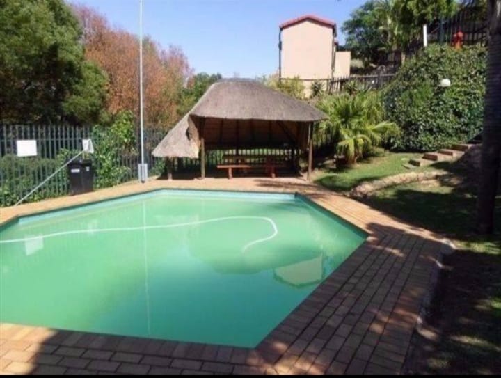 To Let 2 Bedroom Property for Rent in Wilro Park Gauteng