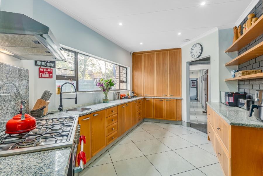 5 Bedroom Property for Sale in Lonehill Gauteng