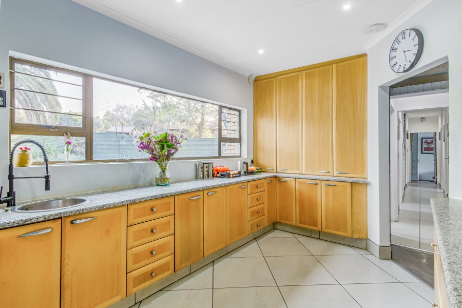 5 Bedroom Property for Sale in Lonehill Gauteng