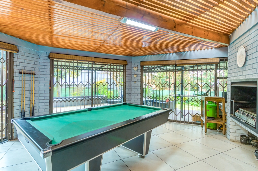 5 Bedroom Property for Sale in Lonehill Gauteng