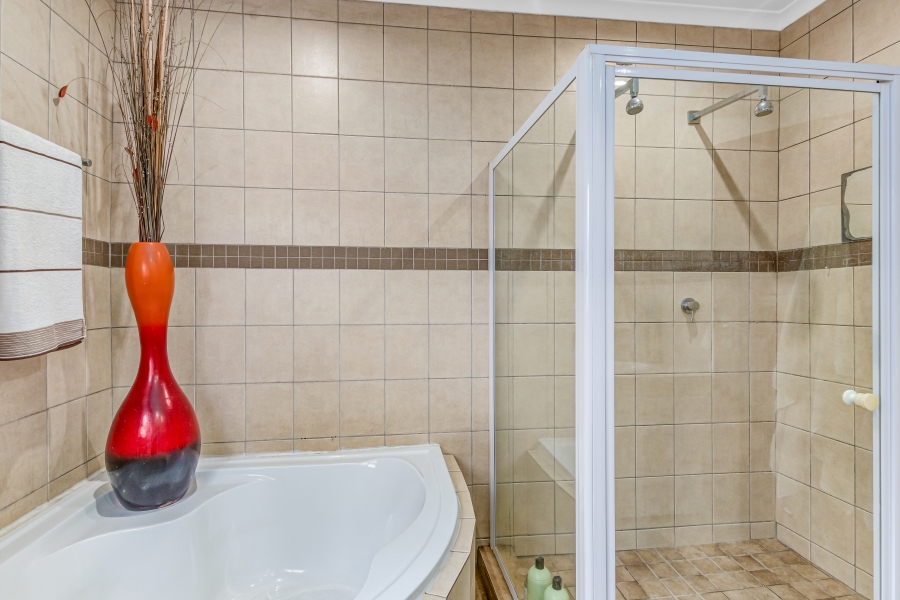 5 Bedroom Property for Sale in Lonehill Gauteng