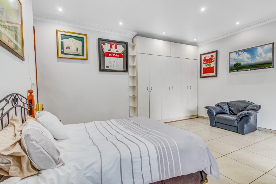 5 Bedroom Property for Sale in Lonehill Gauteng