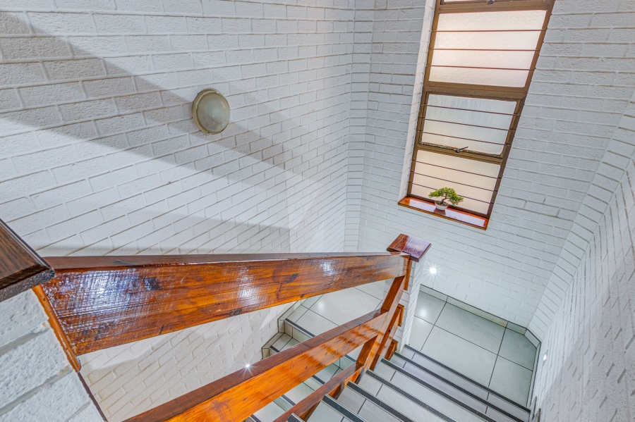 5 Bedroom Property for Sale in Lonehill Gauteng