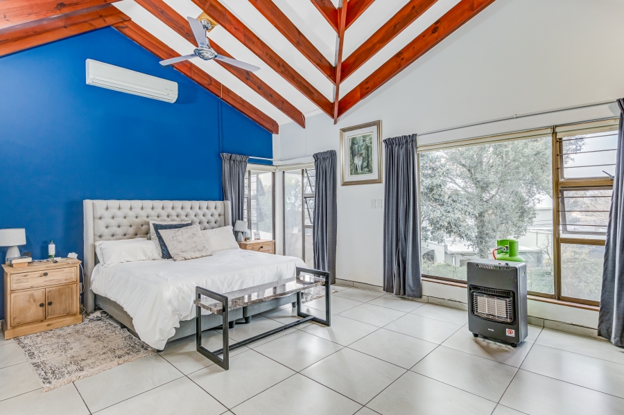 5 Bedroom Property for Sale in Lonehill Gauteng