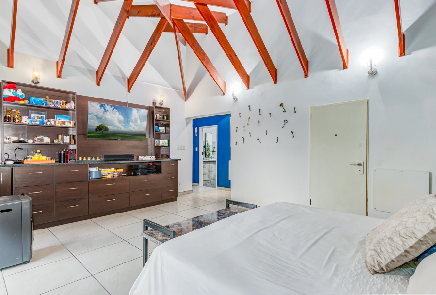 5 Bedroom Property for Sale in Lonehill Gauteng