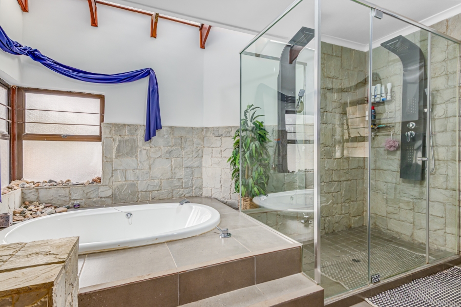 5 Bedroom Property for Sale in Lonehill Gauteng