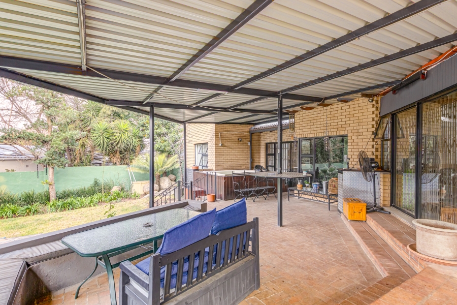 5 Bedroom Property for Sale in Lonehill Gauteng