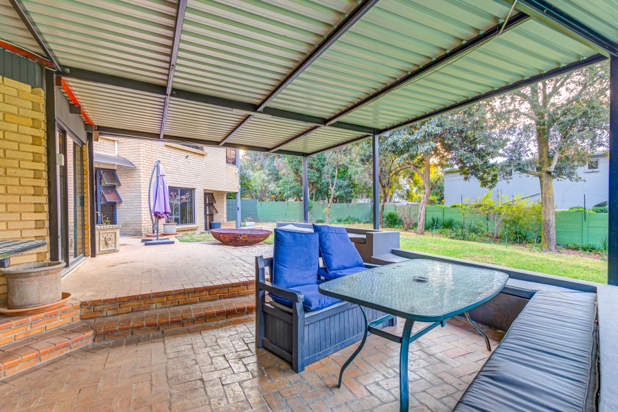5 Bedroom Property for Sale in Lonehill Gauteng